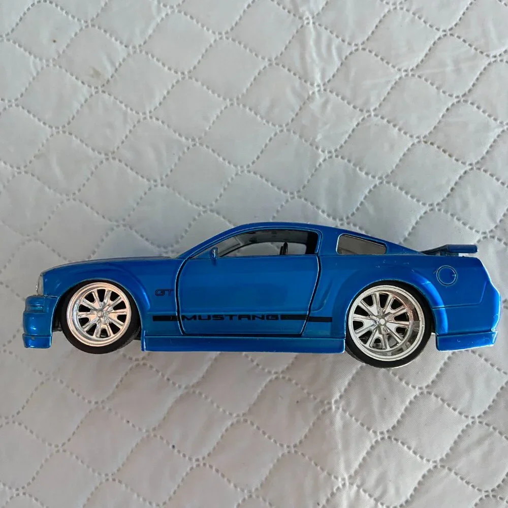 2006 Mustang GT scale 1:32 car model